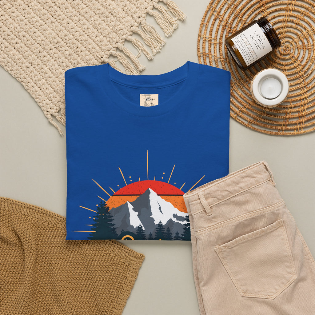 T-Shirt | Vintage Sunset 'Explore' Outdoor Adventure Shirt